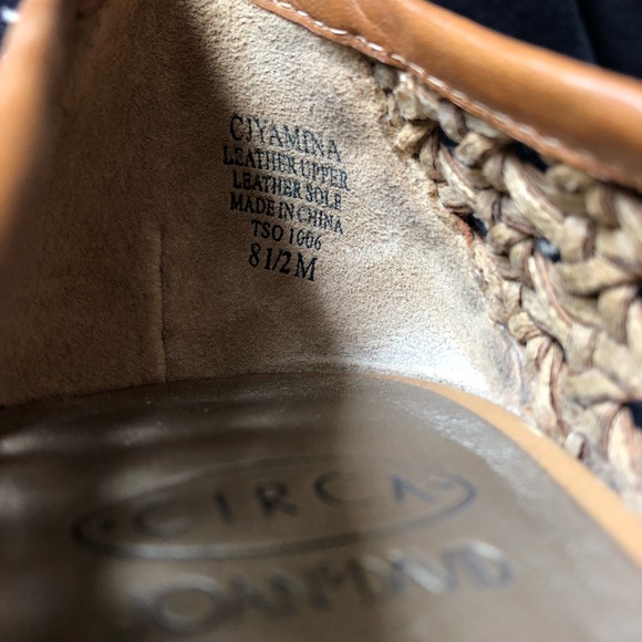 Joan & David | Circa Joan & David Heels - Picture 4 of 8